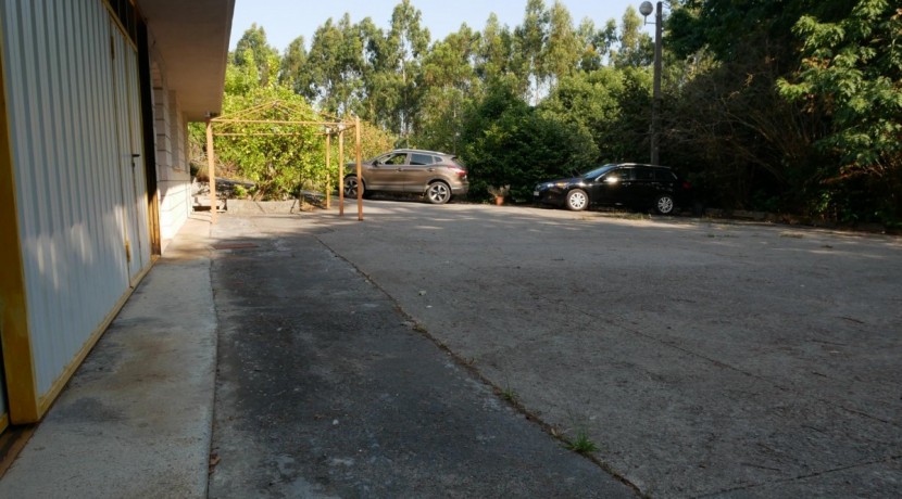 Espectacular Casa Independiente en las faldas de Ganekogorta con 6 Dorm., 2 salones, 2 cocinas, 4 baños completos, trastero, balcón, terraza y amplio garaje para dos vehículos