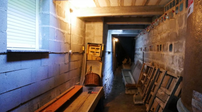 Espectacular Casa Independiente en las faldas de Ganekogorta con 6 Dorm., 2 salones, 2 cocinas, 4 baños completos, trastero, balcón, terraza y amplio garaje para dos vehículos