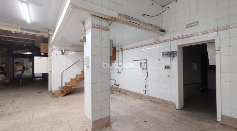 Local Comercial con Salida de Humos junto a la Alhondiga