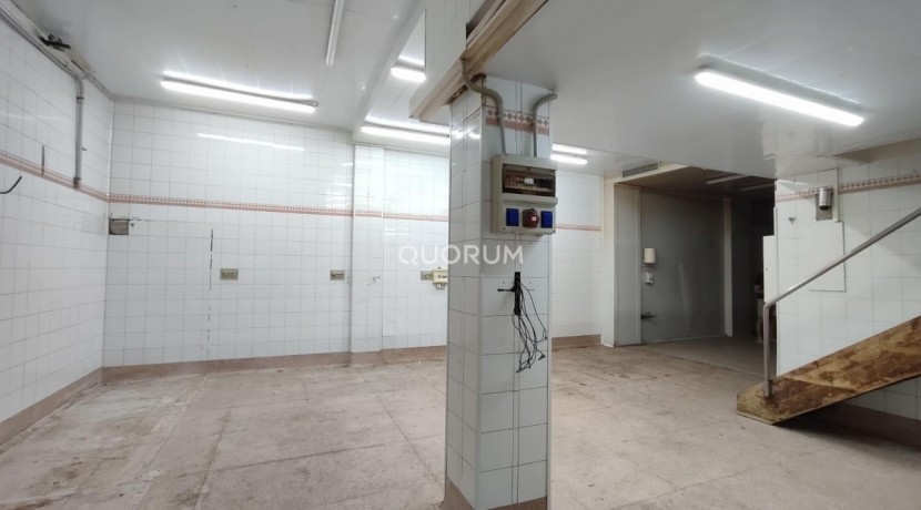 Local Comercial con Salida de Humos junto a la Alhondiga