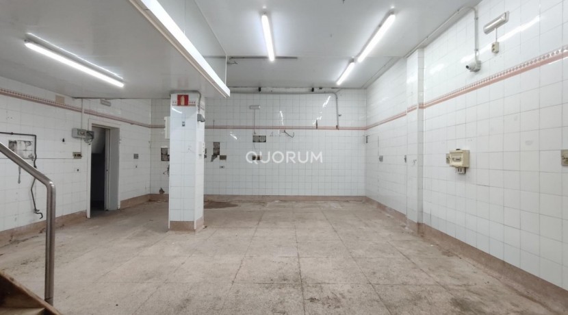 Local Comercial con Salida de Humos junto a la Alhondiga