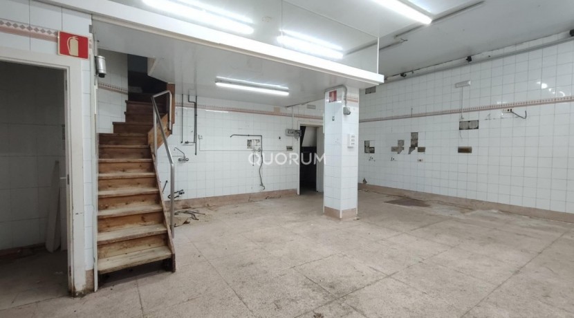 Local Comercial con Salida de Humos junto a la Alhondiga
