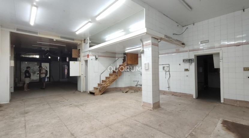 Local Comercial con Salida de Humos junto a la Alhondiga