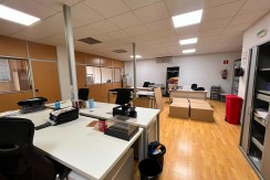 Local/Oficina con Entreplanta En Buen estado En Zona Urbi