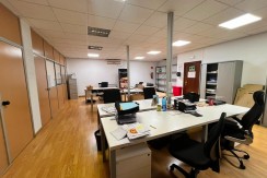 Local/Oficina con Entreplanta En Buen estado En Zona Urbi