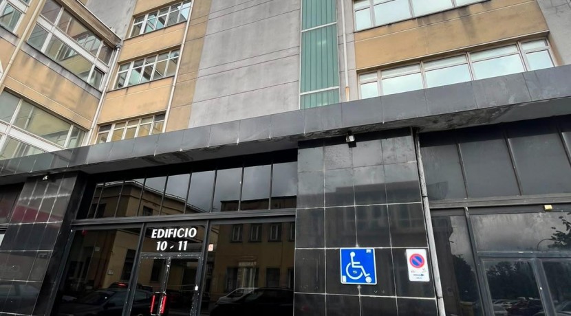 Local/Oficina con Entreplanta En Buen estado En Zona Urbi