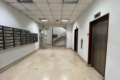Local/Oficina con Entreplanta En Buen estado En Zona Urbi