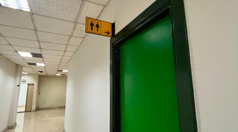 Local/Oficina con Entreplanta En Buen estado En Zona Urbi
