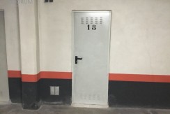 Parcela De Garaje Para Coche Grande Con Trastero Junto Al Polideportivo