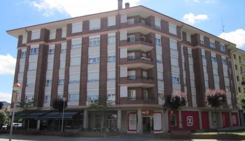 Pisazo Con Ascensor A Cota 0 De 3 Habitaciones, Garaje Y Trastero En Usansolo