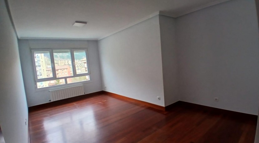 Pisazo Con Ascensor A Cota 0 De 3 Habitaciones, Garaje Y Trastero En Usansolo