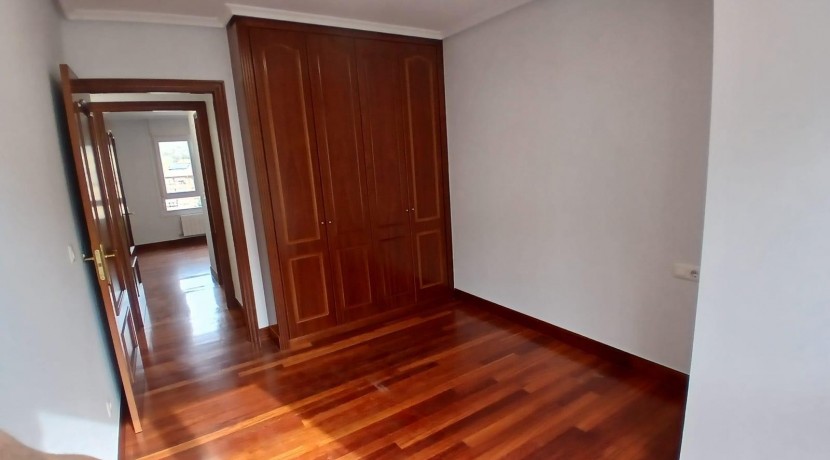Pisazo Con Ascensor A Cota 0 De 3 Habitaciones, Garaje Y Trastero En Usansolo