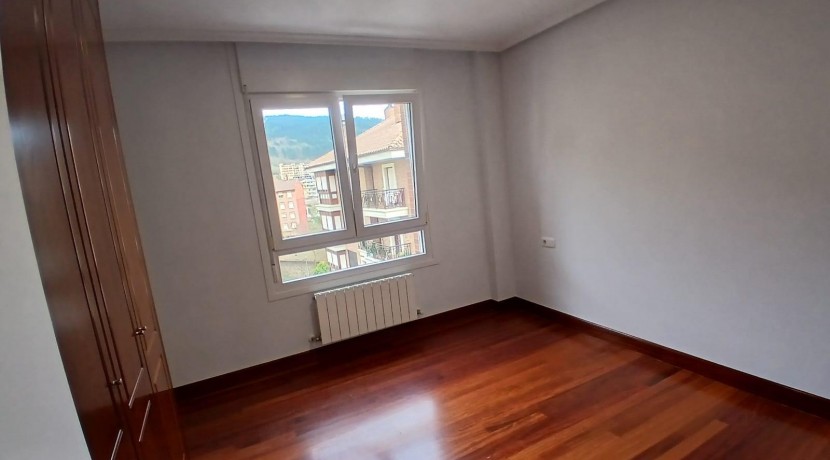 Pisazo Con Ascensor A Cota 0 De 3 Habitaciones, Garaje Y Trastero En Usansolo