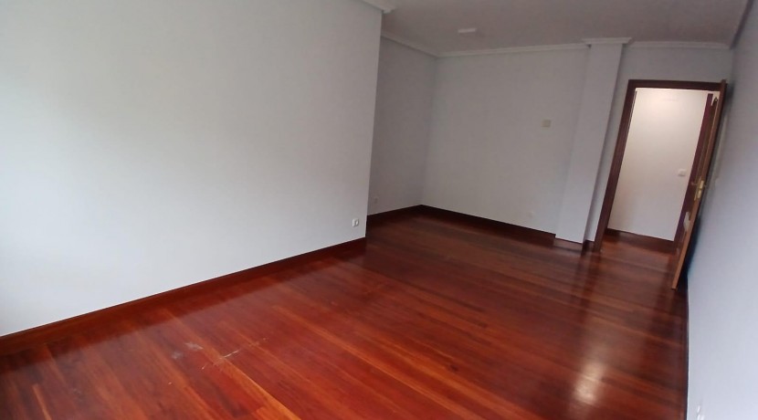 Pisazo Con Ascensor A Cota 0 De 3 Habitaciones, Garaje Y Trastero En Usansolo