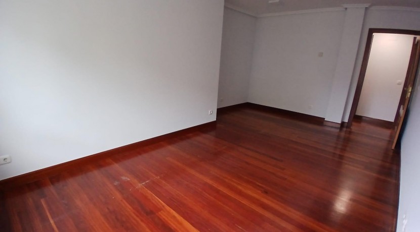 Pisazo Con Ascensor A Cota 0 De 3 Habitaciones, Garaje Y Trastero En Usansolo
