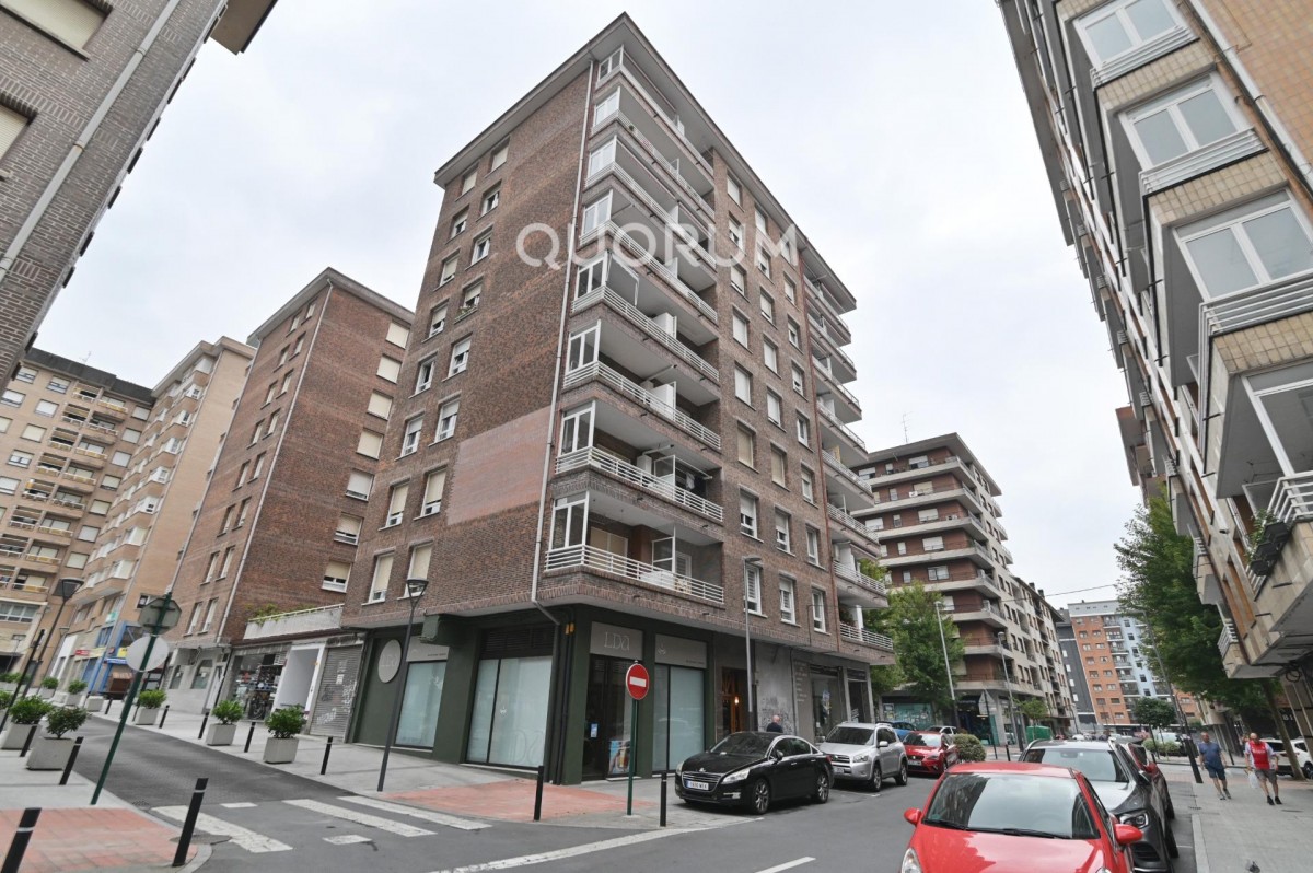 Pisazo Con Ascensor Cota 0 De 3 Habitaciones Y 2 Balcones En El Centro