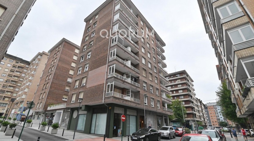 Pisazo Con Ascensor Cota 0 De 3 Habitaciones Y 2 Balcones En El Centro