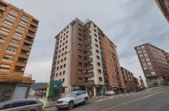 Piso Amplio De 3 Dorm. Con Ascensor Cota Cero y Balcón Con Fachada Ventilada En Zona Burros