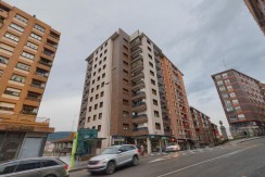 Piso Amplio De 3 Dorm. Con Ascensor Cota Cero y Balcón Con Fachada Ventilada En Zona Burros