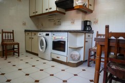 Piso Amplio De 3 Dorm. Con Ascensor Cota Cero y Balcón Con Fachada Ventilada En Zona Burros