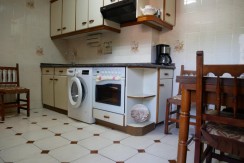 Piso Amplio De 3 Dorm. Con Ascensor Cota Cero y Balcón Con Fachada Ventilada En Zona Burros