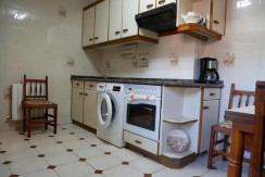 Piso Amplio De 3 Dorm. Con Ascensor Cota Cero y Balcón Con Fachada Ventilada En Zona Burros