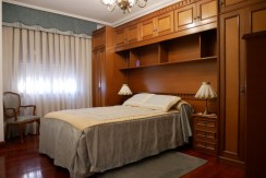 Piso Amplio De 3 Dorm. Con Ascensor Cota Cero y Balcón Con Fachada Ventilada En Zona Burros