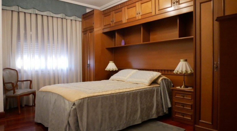 Piso Amplio De 3 Dorm. Con Ascensor Cota Cero y Balcón Con Fachada Ventilada En Zona Burros