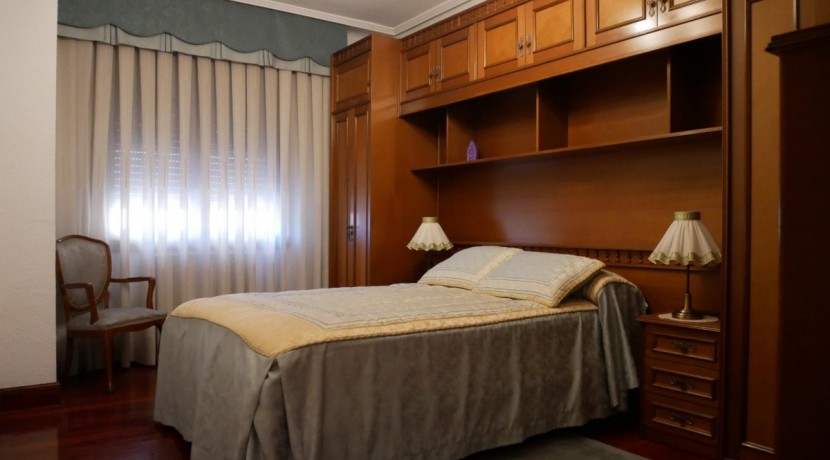 Piso Amplio De 3 Dorm. Con Ascensor Cota Cero y Balcón Con Fachada Ventilada En Zona Burros