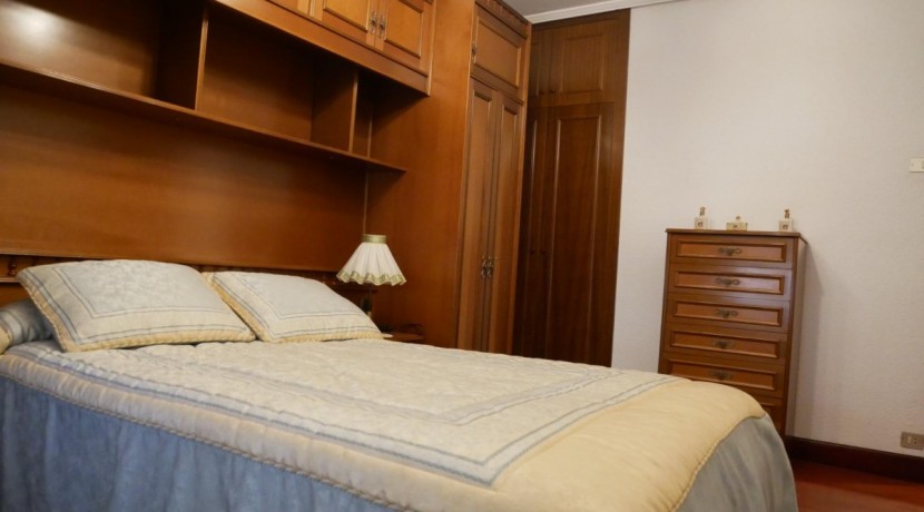 Piso Amplio De 3 Dorm. Con Ascensor Cota Cero y Balcón Con Fachada Ventilada En Zona Burros