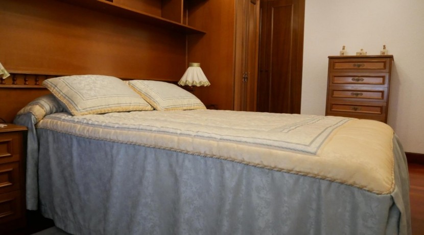 Piso Amplio De 3 Dorm. Con Ascensor Cota Cero y Balcón Con Fachada Ventilada En Zona Burros