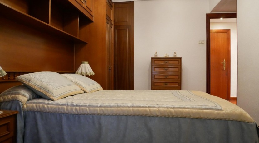 Piso Amplio De 3 Dorm. Con Ascensor Cota Cero y Balcón Con Fachada Ventilada En Zona Burros