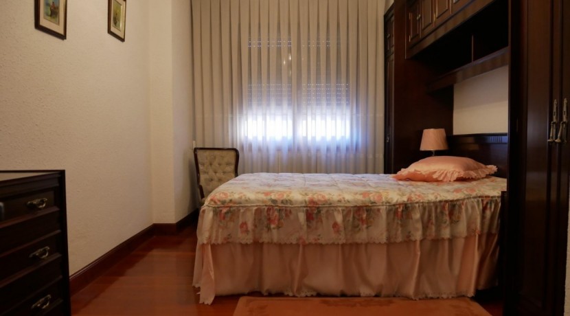 Piso Amplio De 3 Dorm. Con Ascensor Cota Cero y Balcón Con Fachada Ventilada En Zona Burros