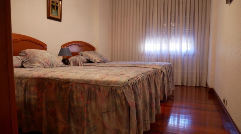 Piso Amplio De 3 Dorm. Con Ascensor Cota Cero y Balcón Con Fachada Ventilada En Zona Burros