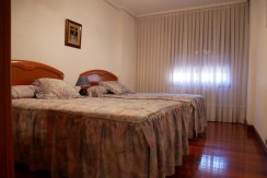 Piso Amplio De 3 Dorm. Con Ascensor Cota Cero y Balcón Con Fachada Ventilada En Zona Burros