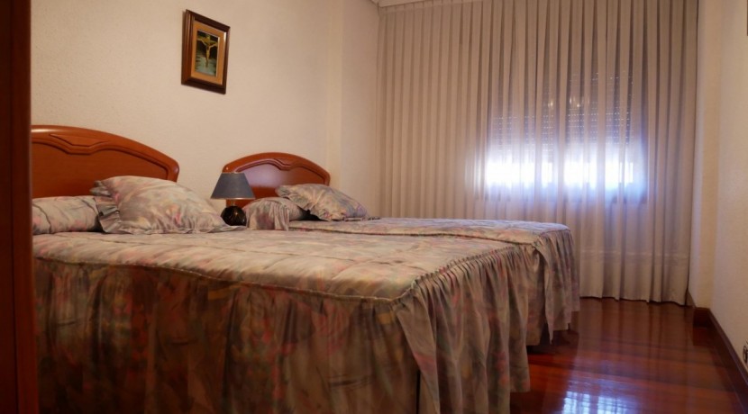 Piso Amplio De 3 Dorm. Con Ascensor Cota Cero y Balcón Con Fachada Ventilada En Zona Burros