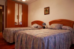 Piso Amplio De 3 Dorm. Con Ascensor Cota Cero y Balcón Con Fachada Ventilada En Zona Burros