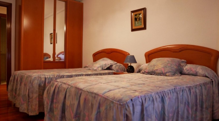 Piso Amplio De 3 Dorm. Con Ascensor Cota Cero y Balcón Con Fachada Ventilada En Zona Burros