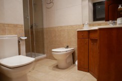 Piso Amplio De 3 Dorm. Con Ascensor Cota Cero y Balcón Con Fachada Ventilada En Zona Burros