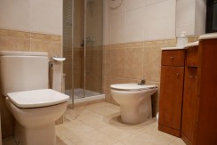 Piso Amplio De 3 Dorm. Con Ascensor Cota Cero y Balcón Con Fachada Ventilada En Zona Burros