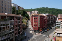 Piso Amplio De 3 Dorm. Con Ascensor Cota Cero y Balcón Con Fachada Ventilada En Zona Burros