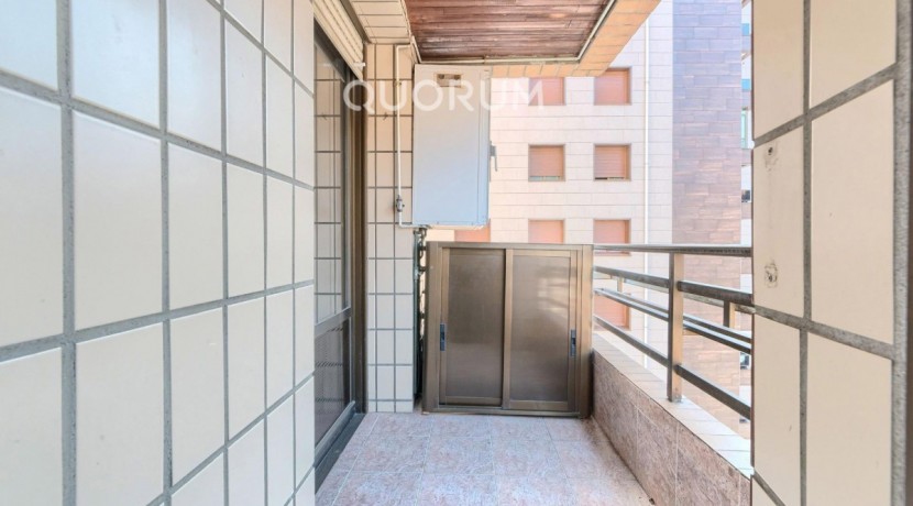 Piso Amplio y Luminoso De 3 Dormitorios con Ascensor Cota 0, Trastero Incluido y Parcela de Garaje Opcional En Zona Burros