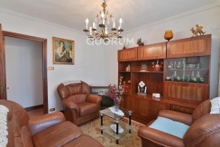 Piso Con Ascensor De 3 Habitaciones Y Balcón En El Centro De Usansolo