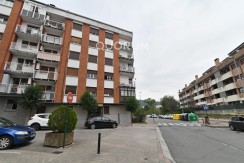 Piso Con Ascensor De 3 Habitaciones Y Balcón En El Centro De Usansolo