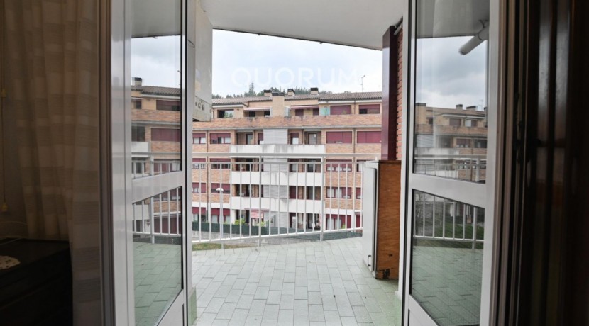Piso Con Ascensor De 3 Habitaciones Y Balcón En El Centro De Usansolo