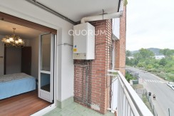 Piso Con Ascensor De 3 Habitaciones Y Balcón En El Centro De Usansolo