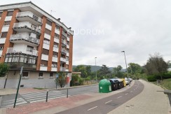 Piso Con Ascensor De 3 Habitaciones Y Balcón En El Centro De Usansolo