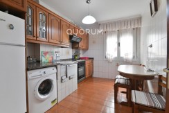 Piso Con Ascensor De 3 Habitaciones Y Balcón En El Centro De Usansolo