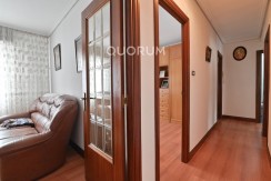 Piso Con Ascensor De 3 Habitaciones Y Balcón En El Centro De Usansolo