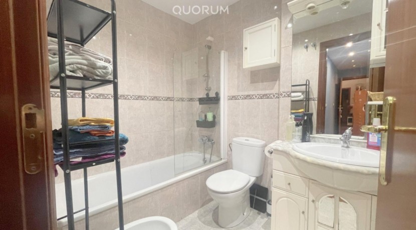 Piso de 3 Habitaciones Y 2 Baños Con Garaje Y Trastero En Otxarkoaga
